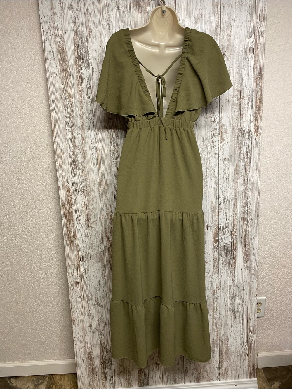 Simplee Apparel Olive Green Maxi Dress with Flutter Sleeves - Picture 6 of 11